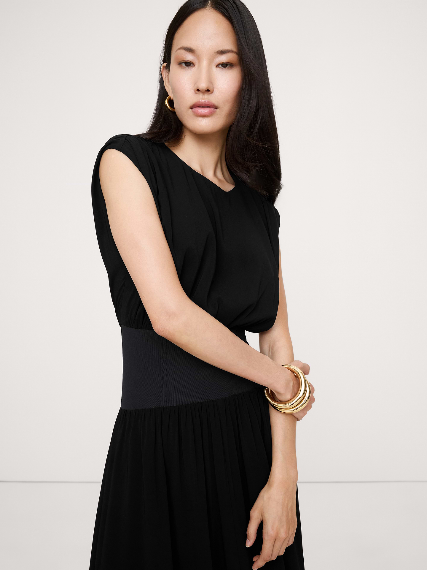 L'image numéro 4 présente Robe longue en crêpe extensible à taille basse