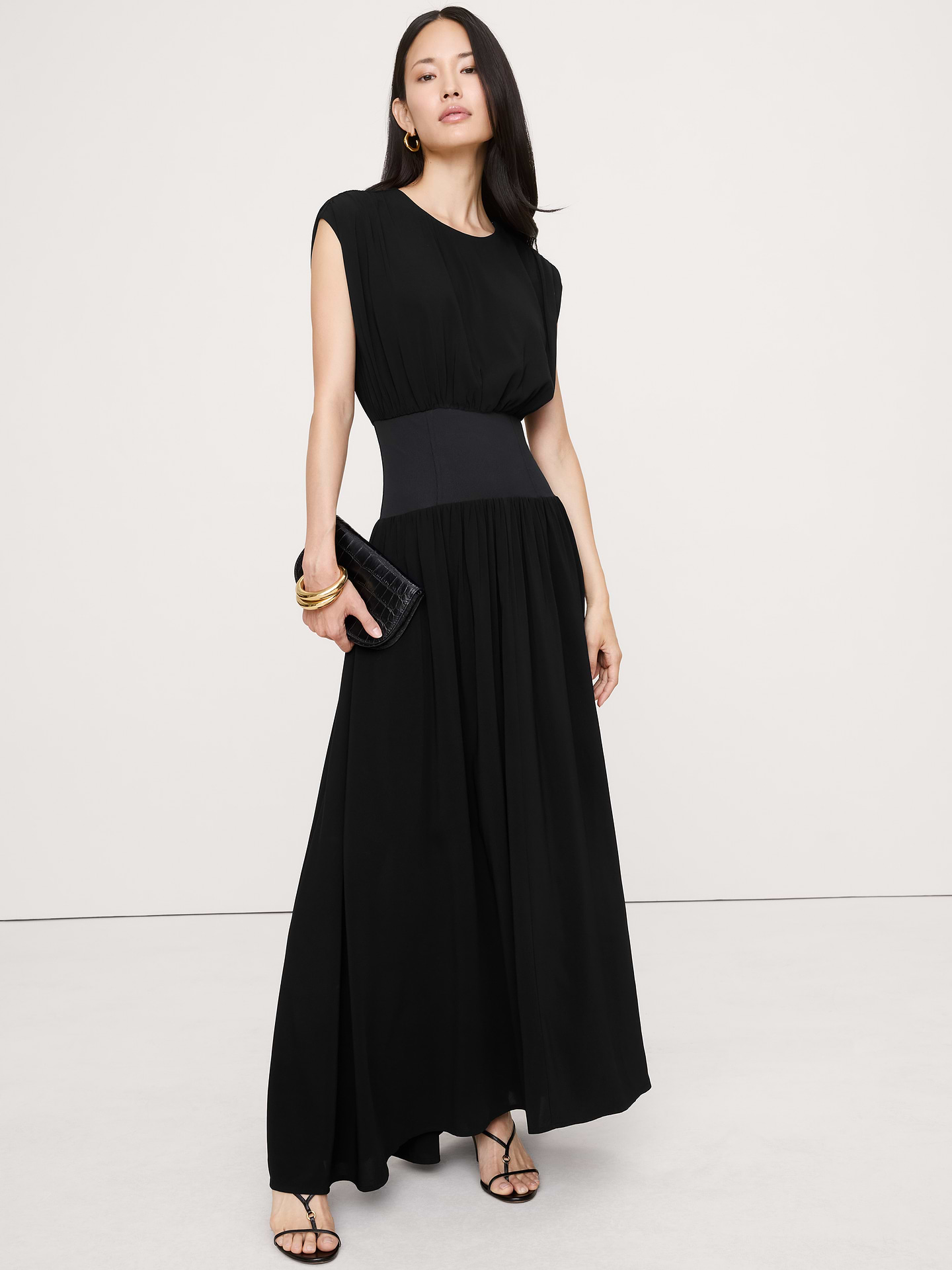 L'image numéro 1 présente Robe longue en crêpe extensible à taille basse