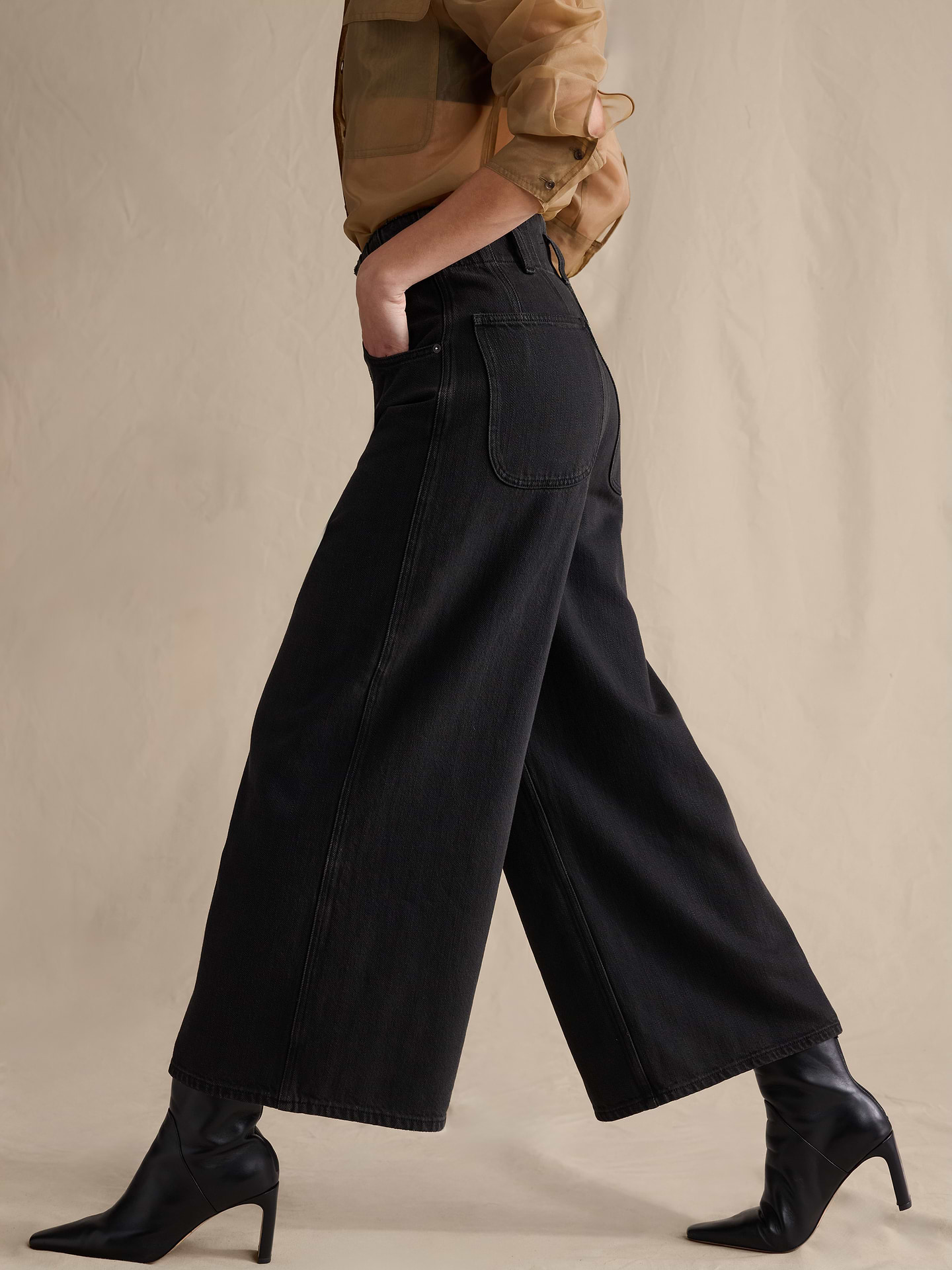 L'image numéro 4 présente Jupe-culotte en denim à taille très haute