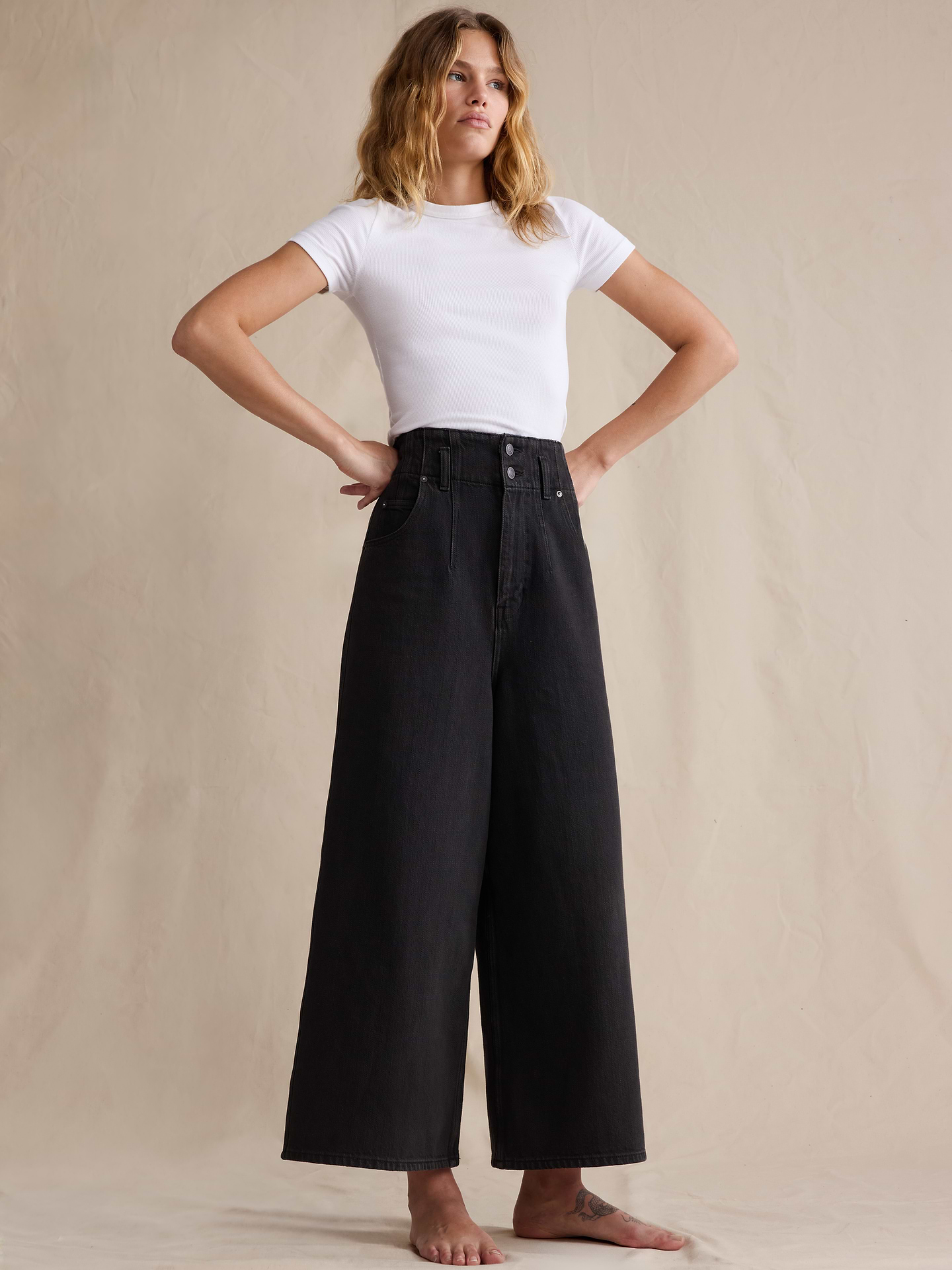 L'image numéro 5 présente Jupe-culotte en denim à taille très haute