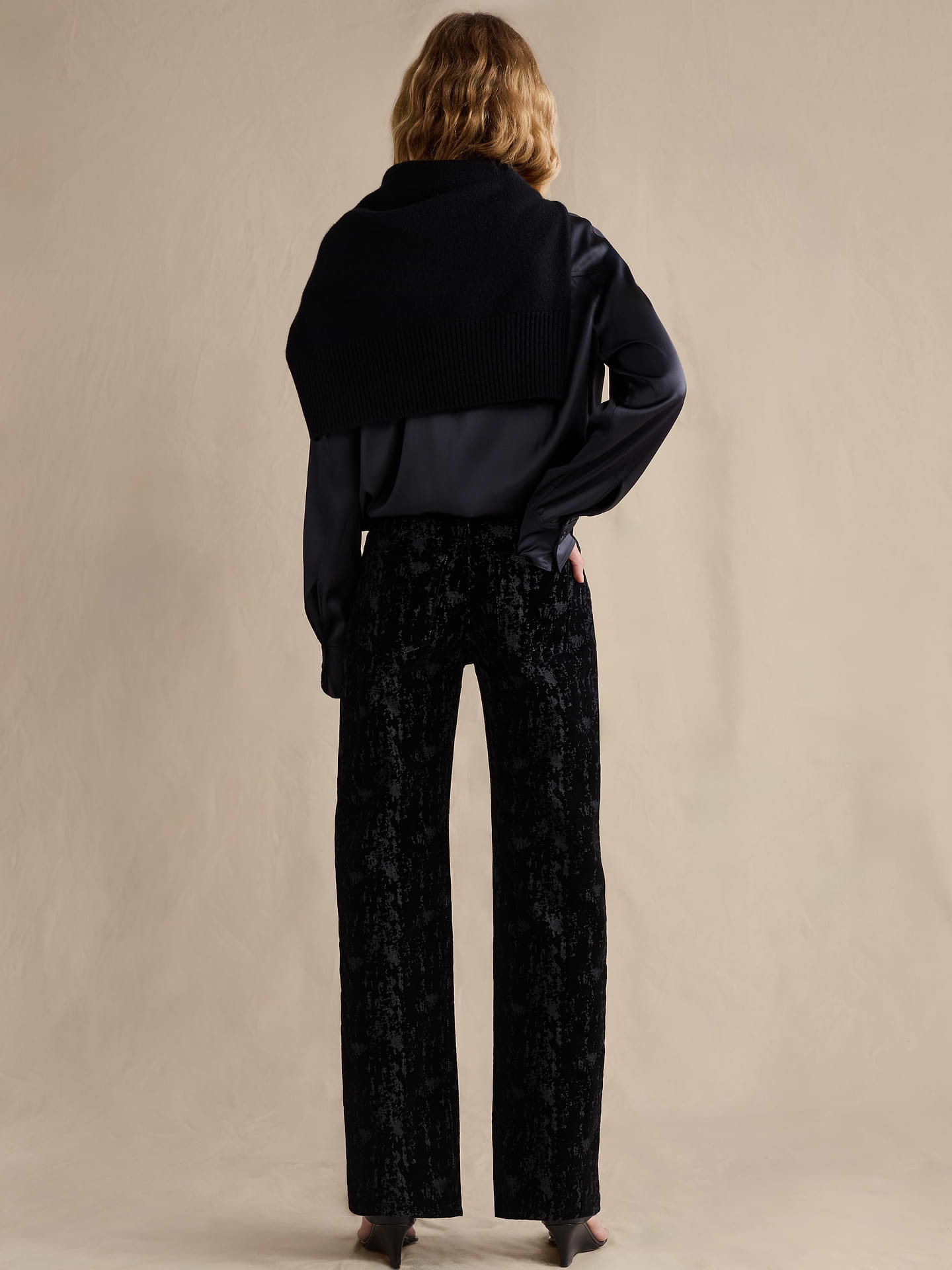 L'image numéro 3 présente Jean ample en denim floqué années 1990 à taille mi-basse