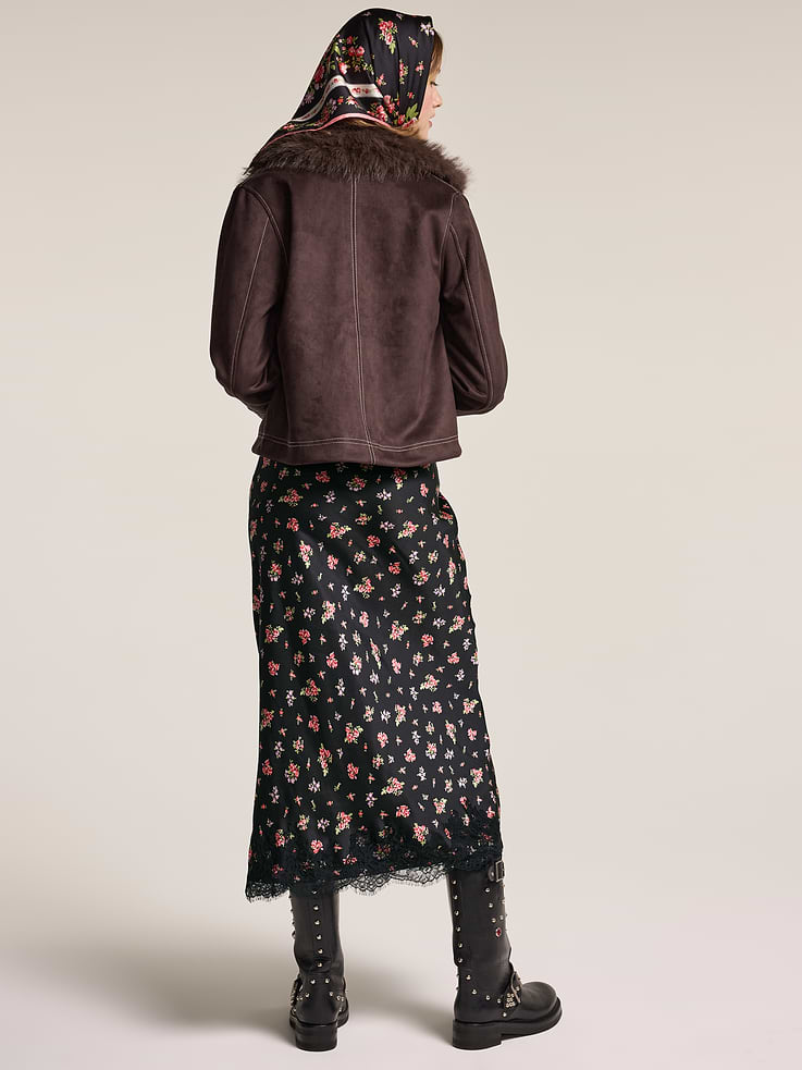 L'image numéro 2 présente Jupe mi-longue en satin à ourlet en dentelle Old Navy x Anna Sui