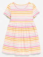 L'image numéro 1 présente Robe à manches courtes en tricot de jersey à motif pour toute-petite