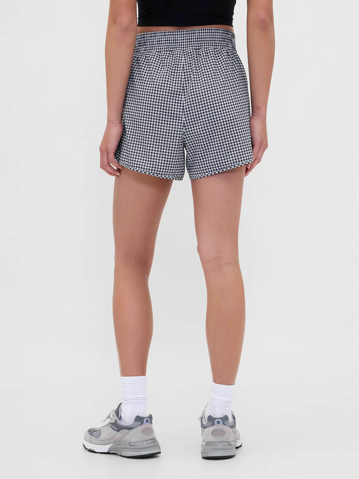 L'image numéro 3 présente Short de course à taille haute GapFit Tech