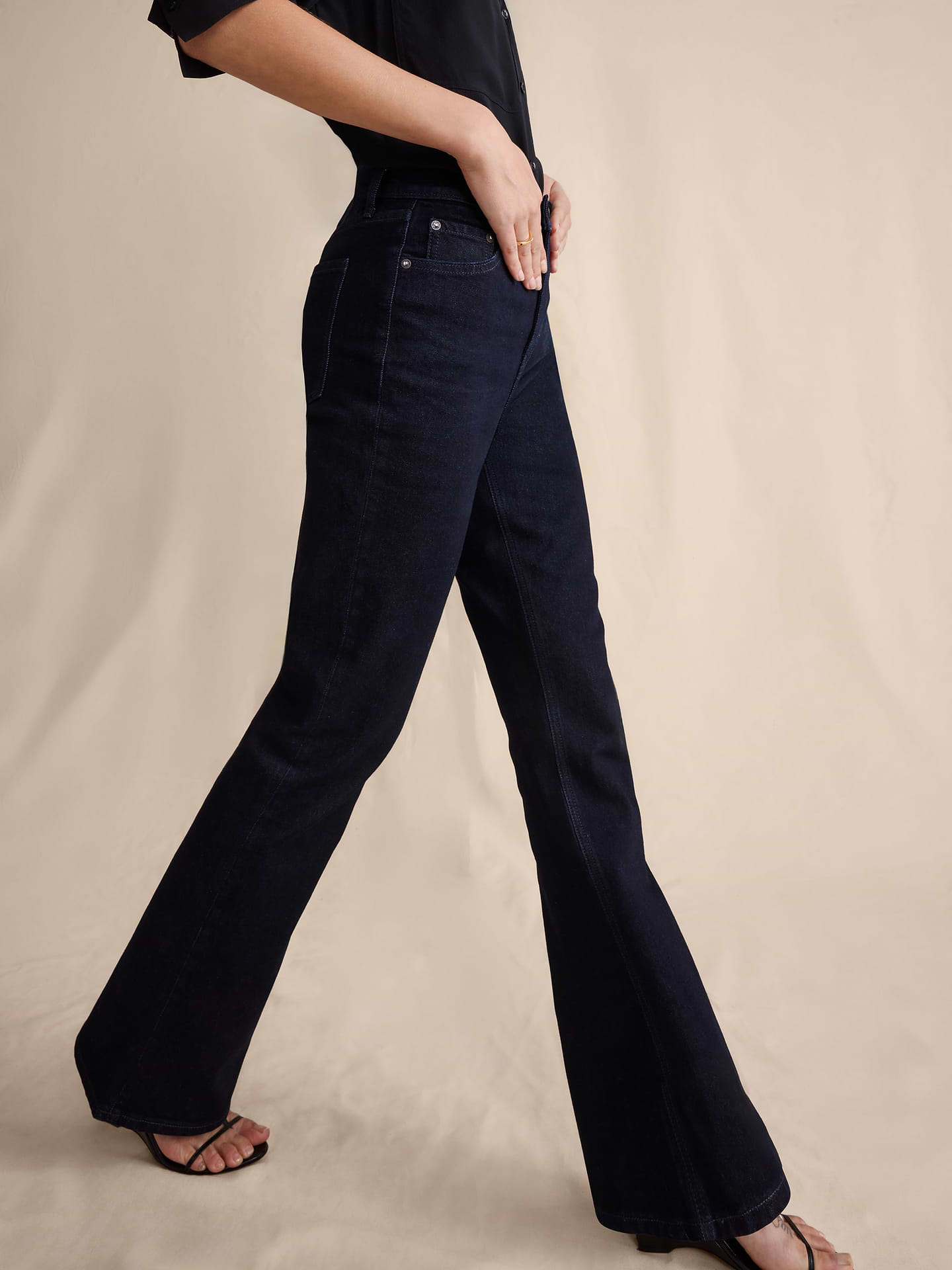 L'image numéro 4 présente Jean semi-évasé à taille haute