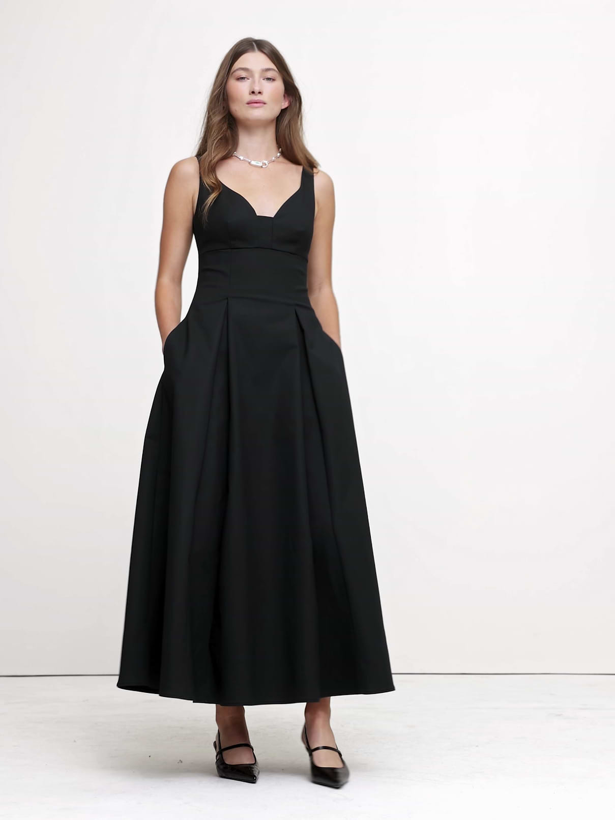 banana republic black dress Size 2 Solid Pre-Owned Ladies New With Tags On seam side pockets The Workwear Edit, styled by
