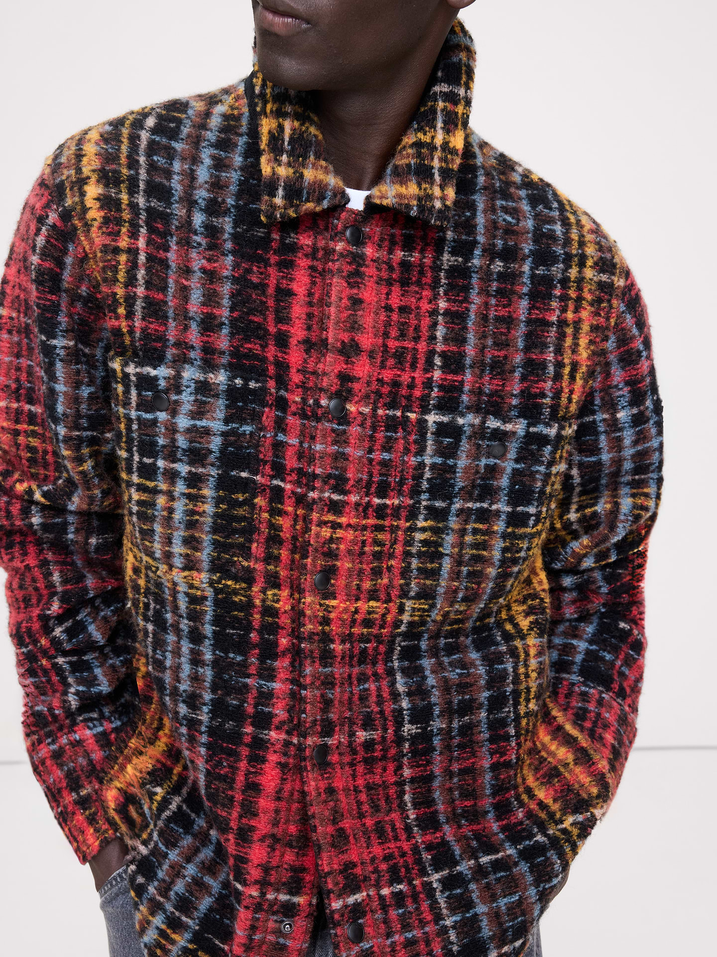 L'image numéro 4 présente Veste-chemise en tricot bouclé à carreaux