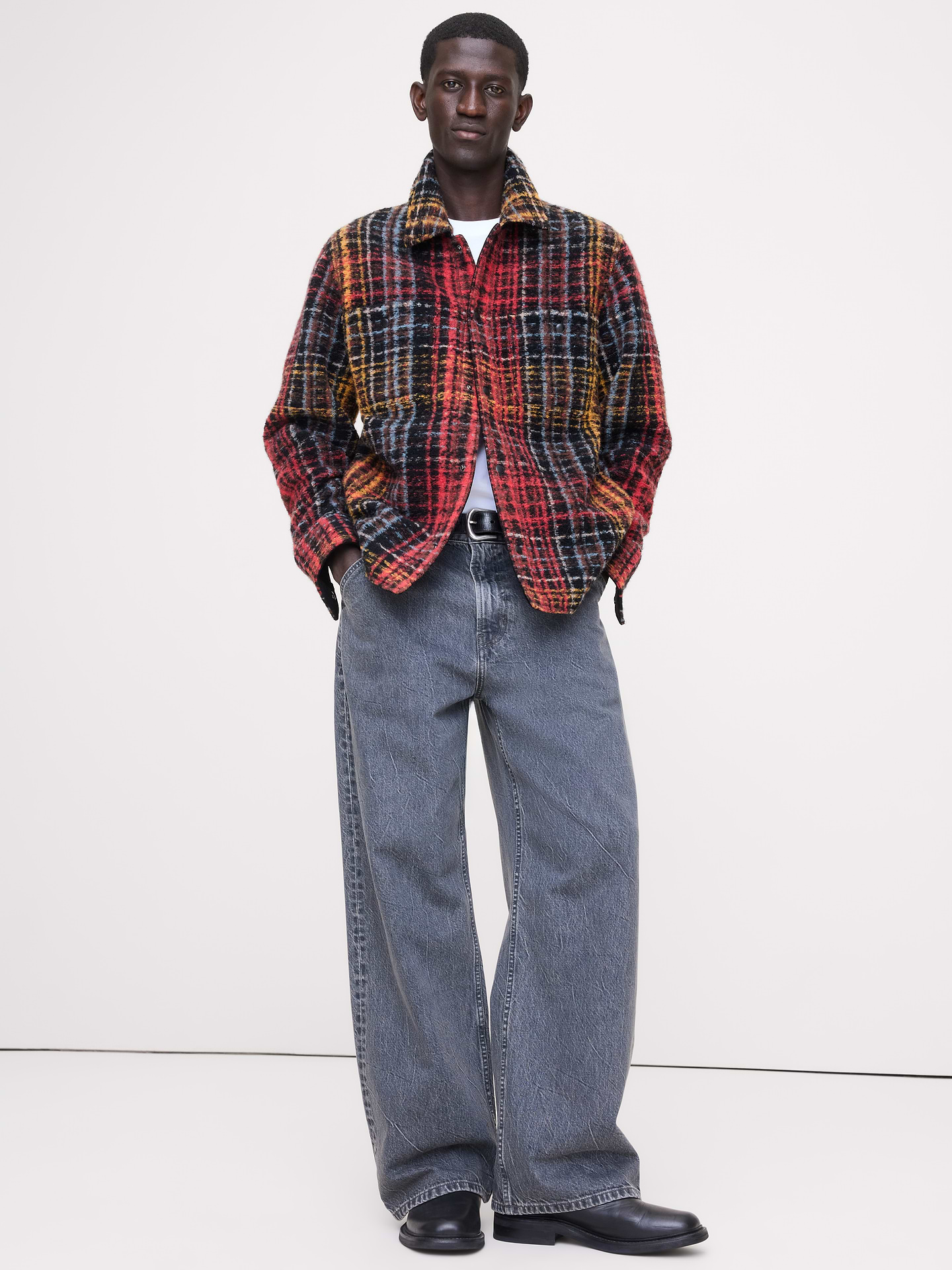 L'image numéro 1 présente Veste-chemise en tricot bouclé à carreaux