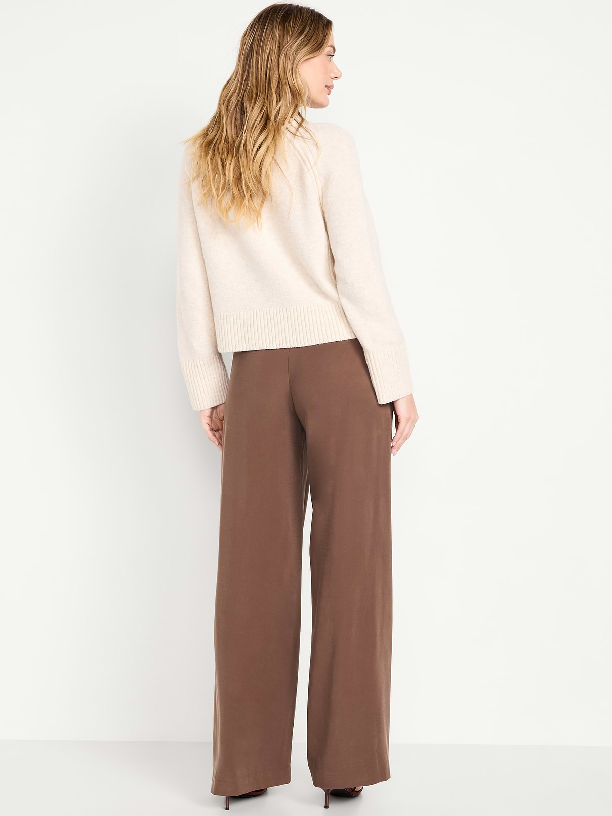 L'image numéro 3 présente Pantalon de tailleur fluide à jambe ultra-large à taille très haute