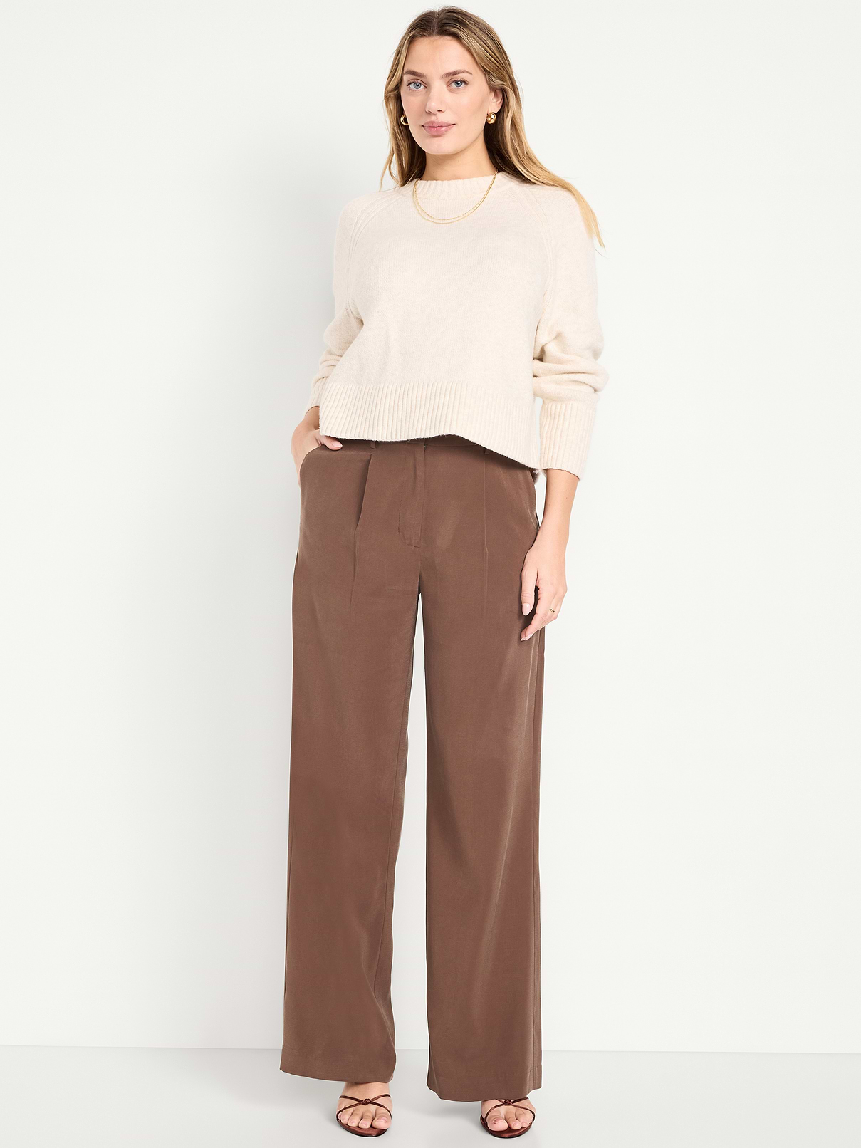 L'image numéro 1 présente Pantalon de tailleur fluide à jambe ultra-large à taille très haute