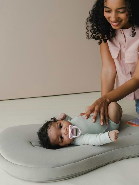 Snuggle Me Infant Lounger Curve
