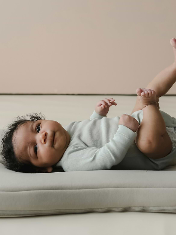 Snuggle Me Infant Lounger Curve