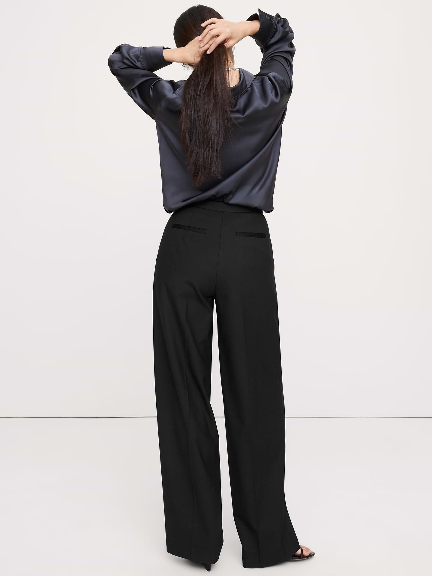 L'image numéro 3 présente Pantalon de smoking à taille haute et à jambe large
