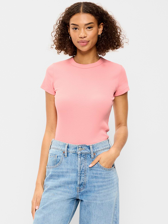 T-shirt court moulant