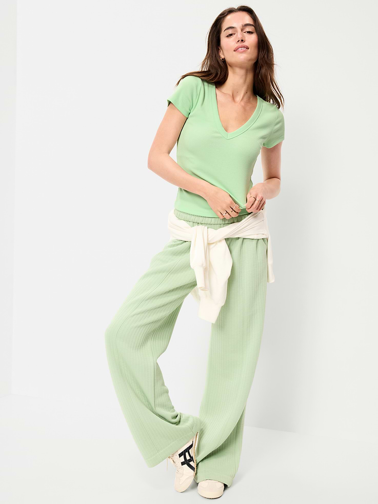 Image number 3 showing, Snug V-Neck Crop T-Shirt