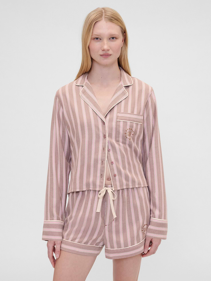 Image 1 of 8, Summer Fridays is a California beauty brand, known for its simplicity and ease. Made for the skin and the senses. We’ve partnered on this collection, bringing Summer Fridays together with Gap’s lounge essentials. Designed to unwind in., Soft flannel pajama shirt. In a relaxed, slightly cropped fit., Notch collar., Long sleeves., Button front., Patch pocket with embroidered Summer Fridays logo at chest., Straight hem., Made with 35% recycled polyester. Compared to virgin materials, using recycled materials helps reduce resource use and waste., Product #865202
