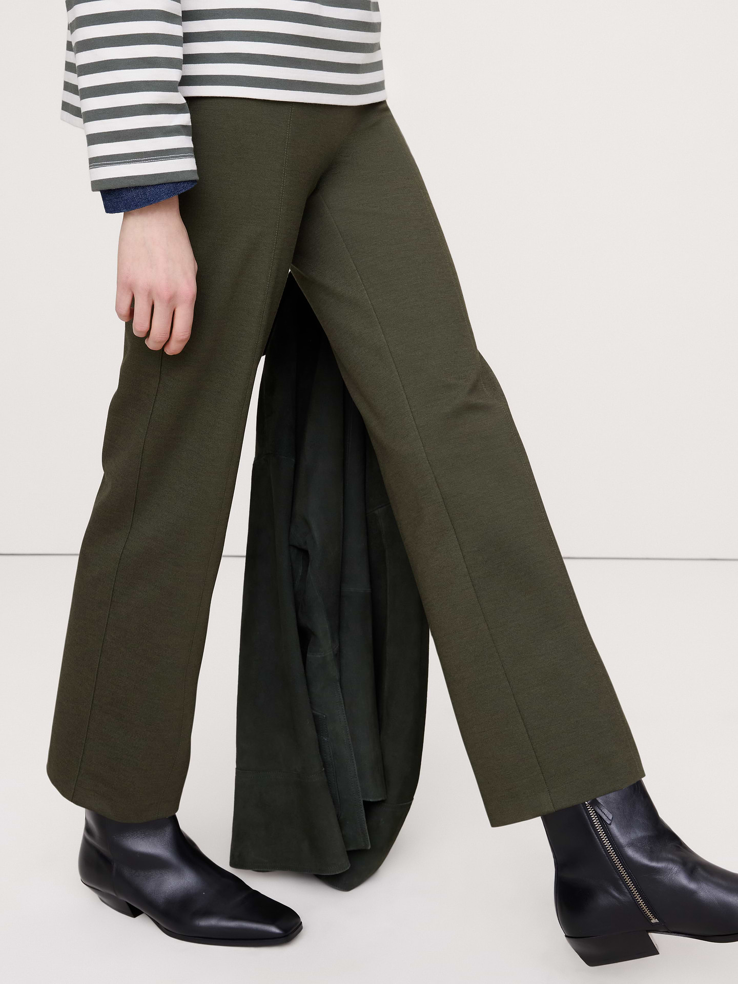 L'image numéro 4 présente Pantalon droit Tout-aller en tricot point de Rome longueur cheville