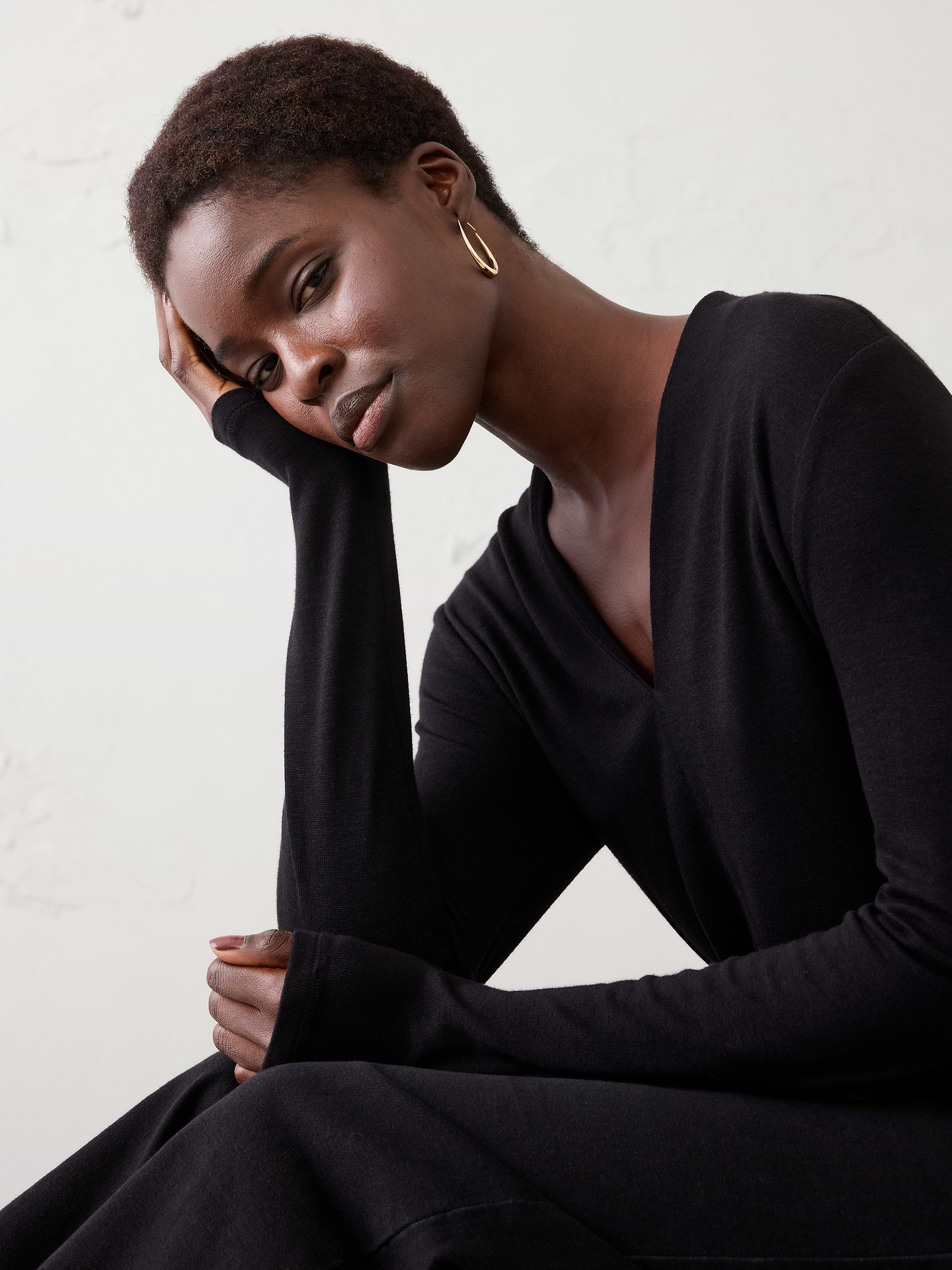 Image number 3 showing, Sculptural Wire Hoop Earrings