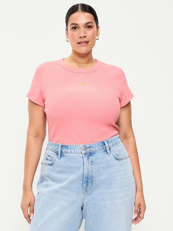 T-shirt court moulant