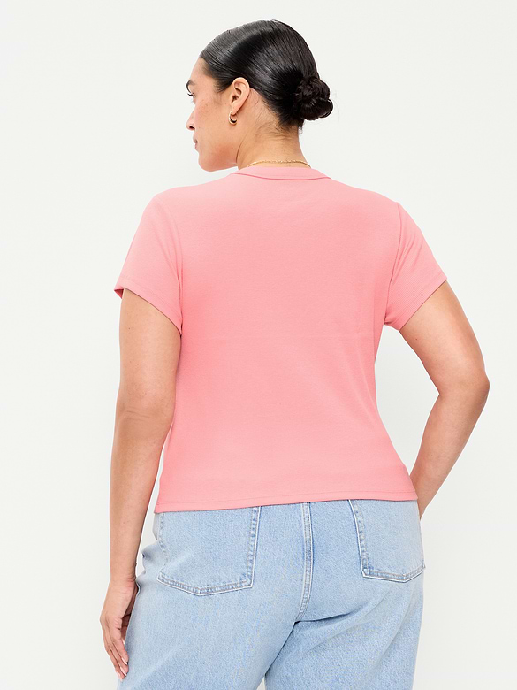 T-shirt court moulant