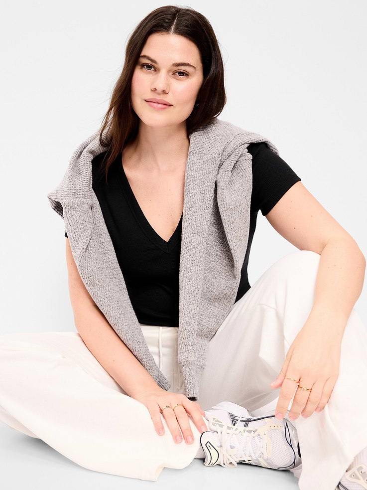 Image number 3 showing, Snug V-Neck Crop T-Shirt