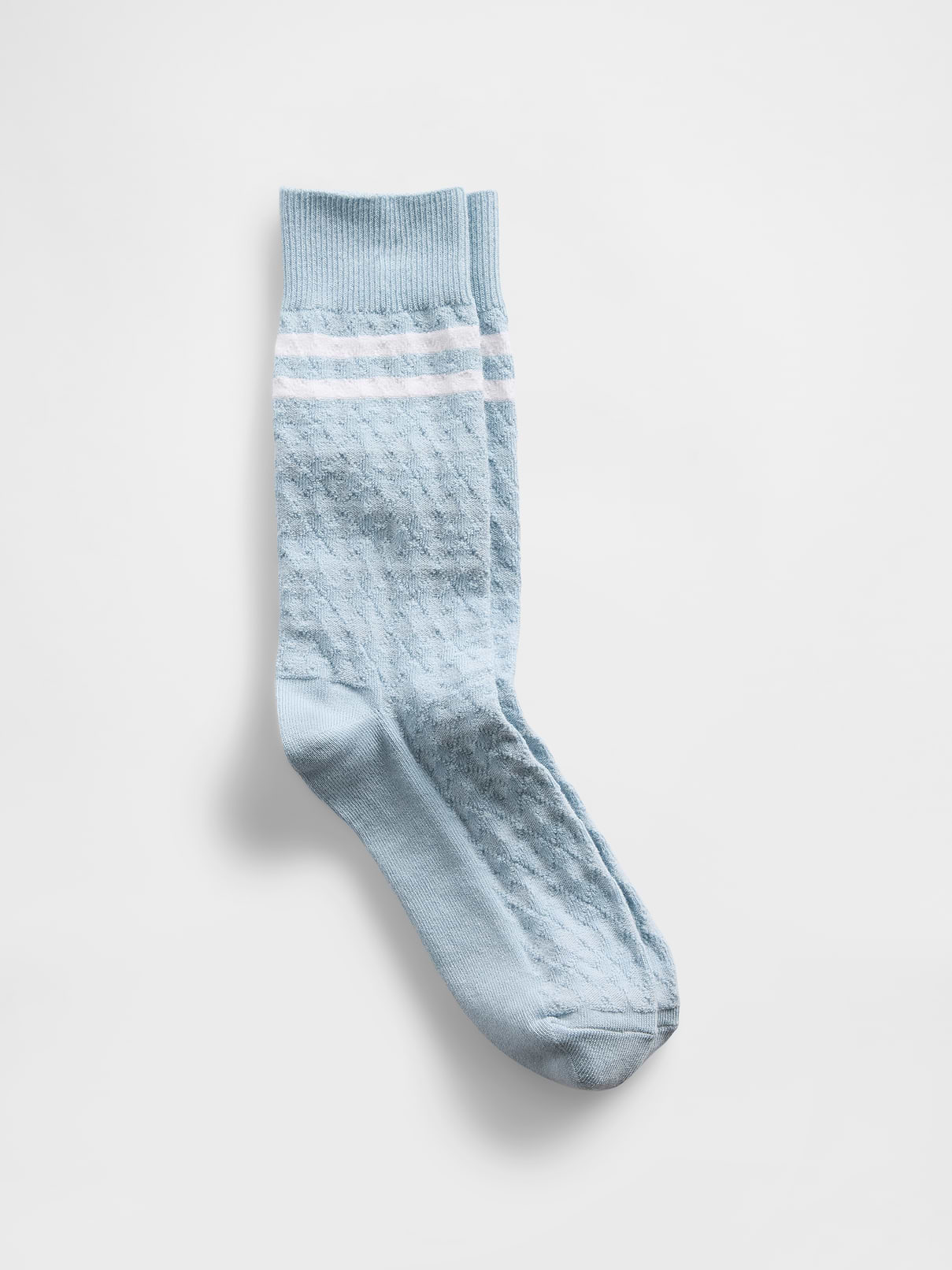 Image 1 de 2, Tricot doux et extensible., Partie supérieure côtelée., Pointe et talon renforcés., Rayures doubles de style universitaire., Motifs à losange., Fait de polyester recyclé à 10 %. Comparativement aux matières vierges, l’utilisation de matières recyclées permet de réduire l’utilisation des ressources et le gaspillage., Ce produit a été fabriqué dans une usine qui investit dans l’égalité des genres et l’autonomisation des femmes. En savoir plus: Combler les lacunes en matière d’équité | Gap Inc. ., Produit #874957