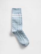 Image 1 de 2, Tricot doux et extensible., Partie supérieure côtelée., Pointe et talon renforcés., Rayures doubles de style universitaire., Motifs à losange., Fait de polyester recyclé à 10 %. Comparativement aux matières vierges, l’utilisation de matières recyclées permet de réduire l’utilisation des ressources et le gaspillage., Ce produit a été fabriqué dans une usine qui investit dans l’égalité des genres et l’autonomisation des femmes. En savoir plus: Combler les lacunes en matière d’équité | Gap Inc. ., Produit #874957