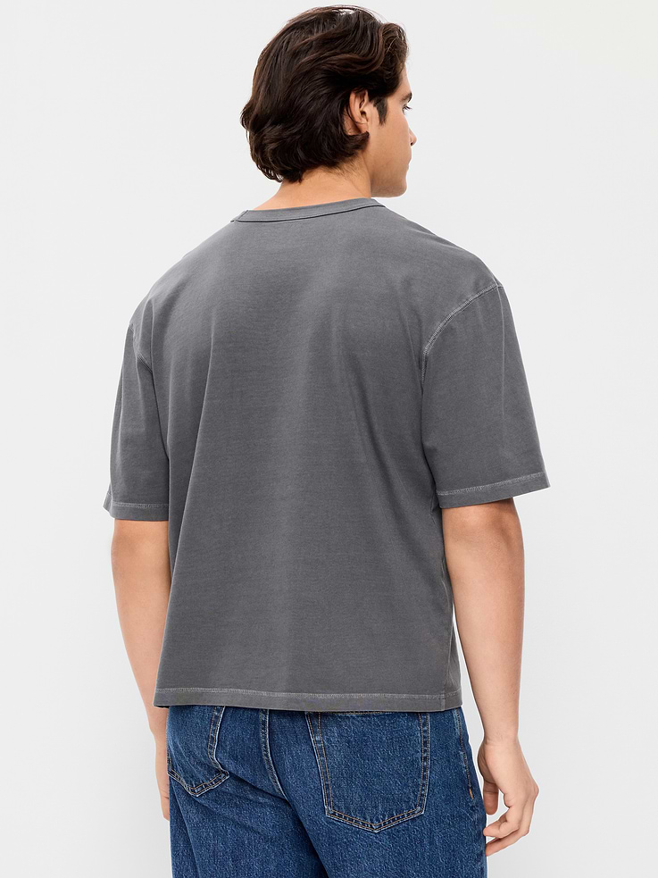L'image numéro 2 présente T-shirt court en tissu épais teint en plongée