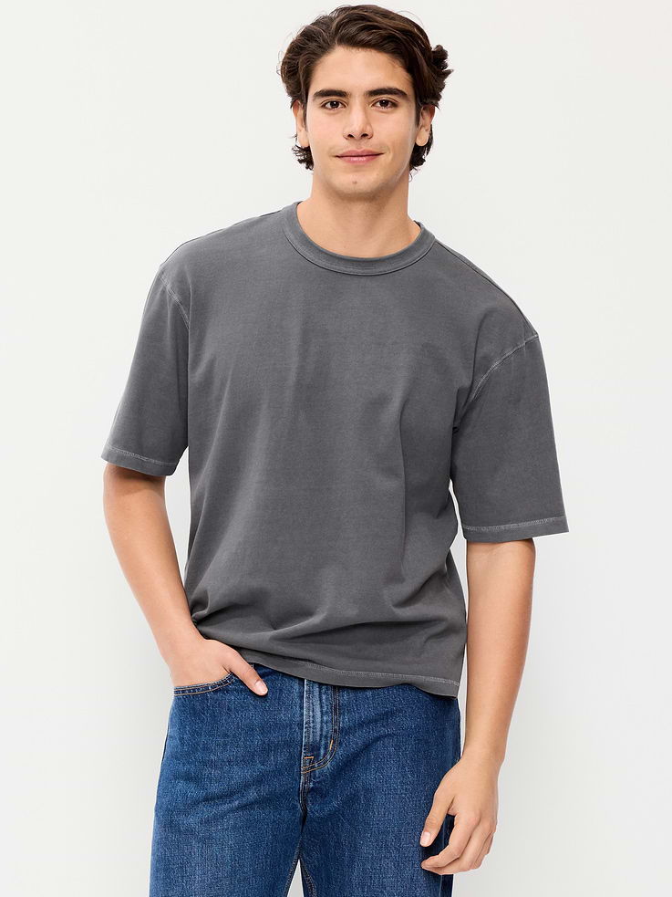 L'image numéro 1 présente T-shirt court en tissu épais teint en plongée