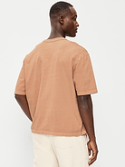 L'image numéro 2 présente T-shirt court en tissu épais teint en plongée