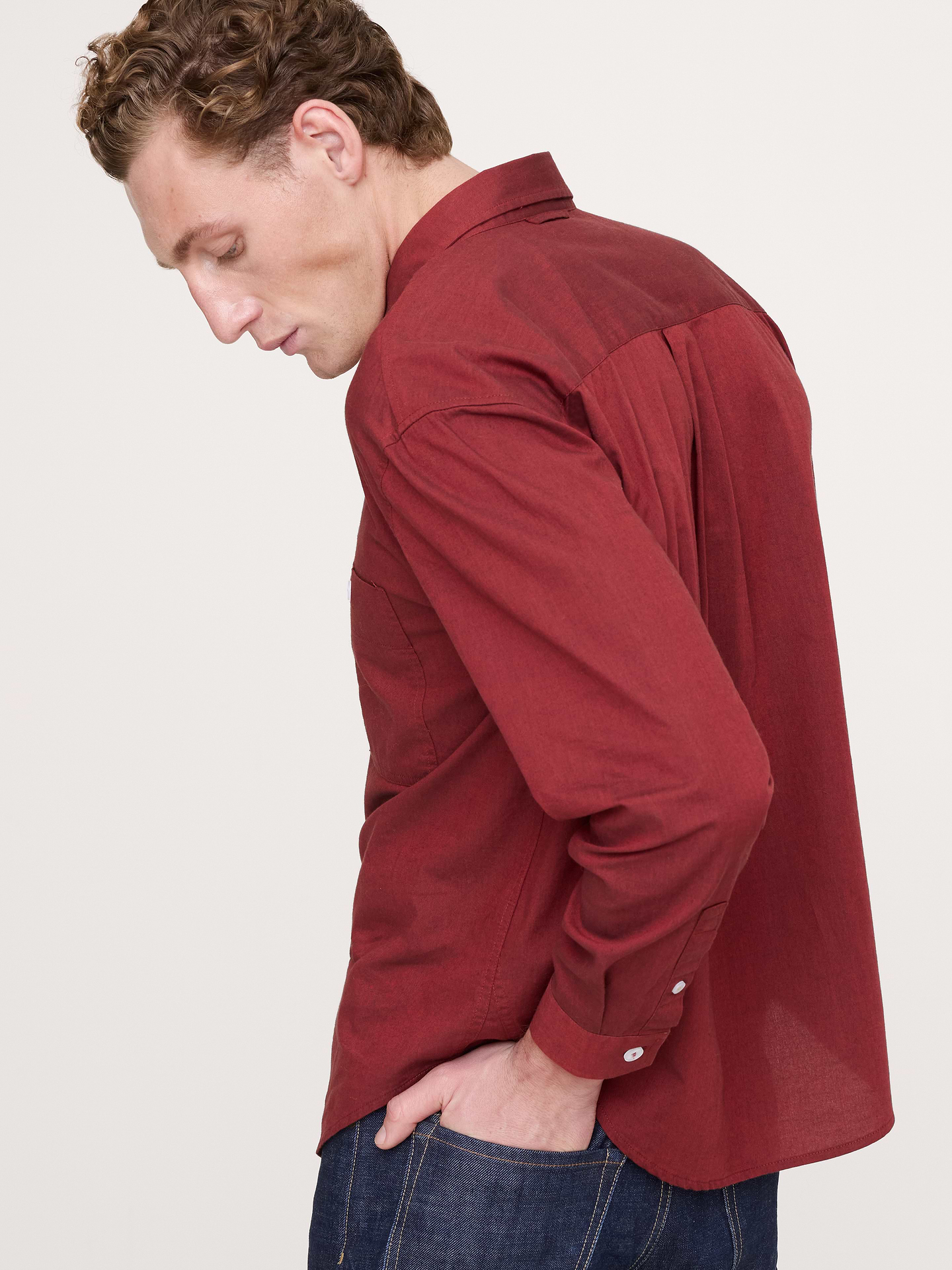 L'image numéro 5 présente Chemise décontractée en popeline de coton délavée