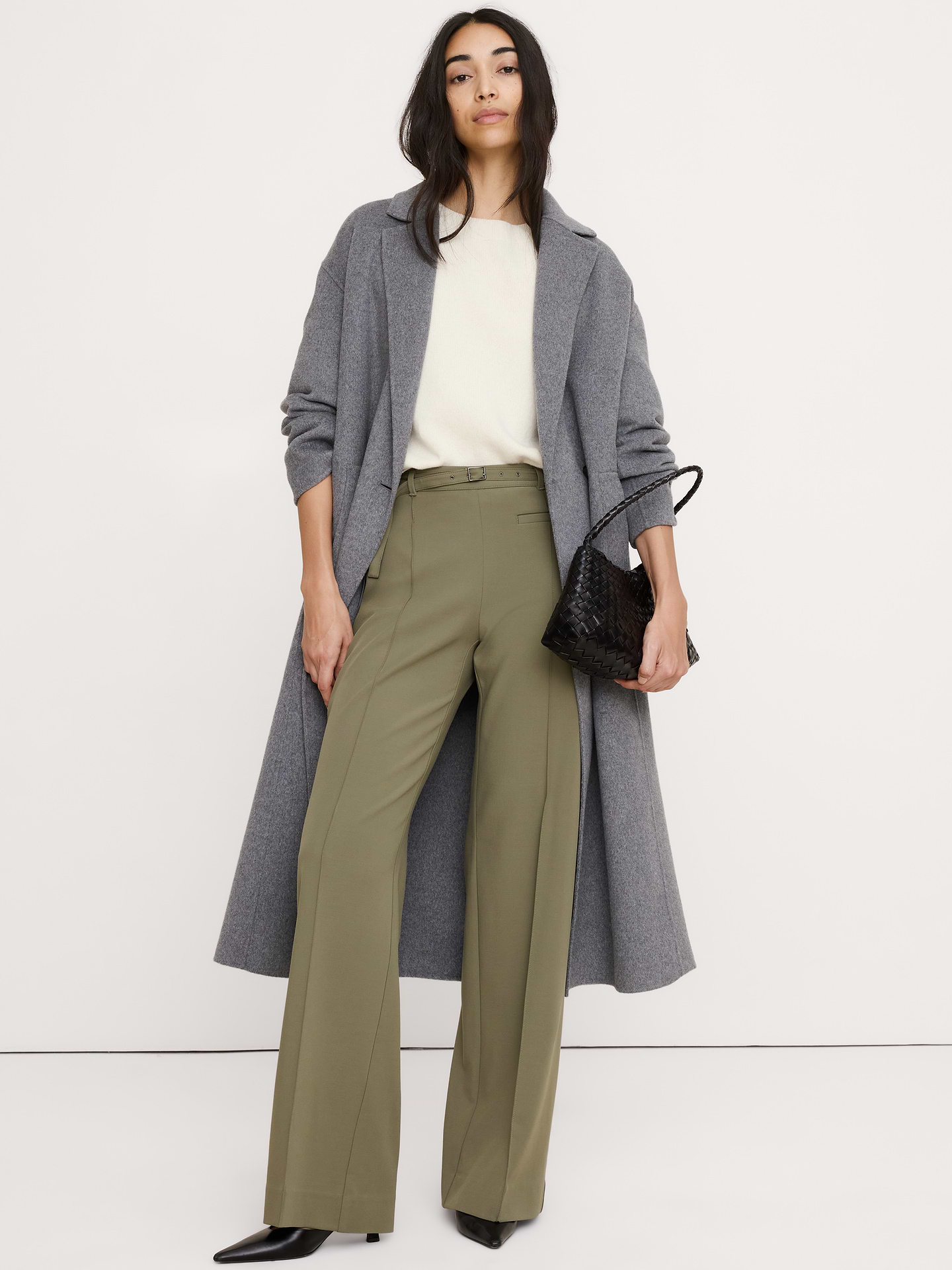 L'image numéro 1 présente Pantalon à jambe large, taille mi-basse, en tissu urbain extensible