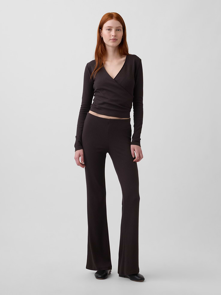 L'image numéro 1 présente Pantalon évasé moderne à côtes larges