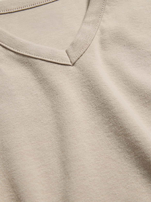 T-shirt ajusté à encolure haute en V