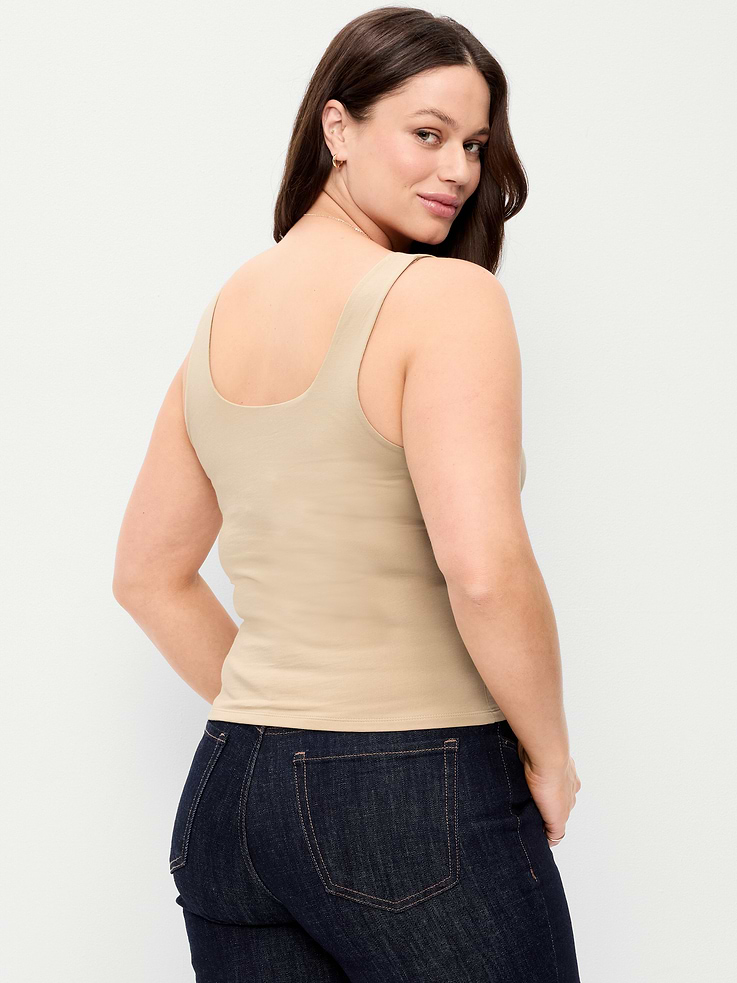 L'image numéro 7 présente Camisole à encolure dégagée en tissu sculptant double épaisseur