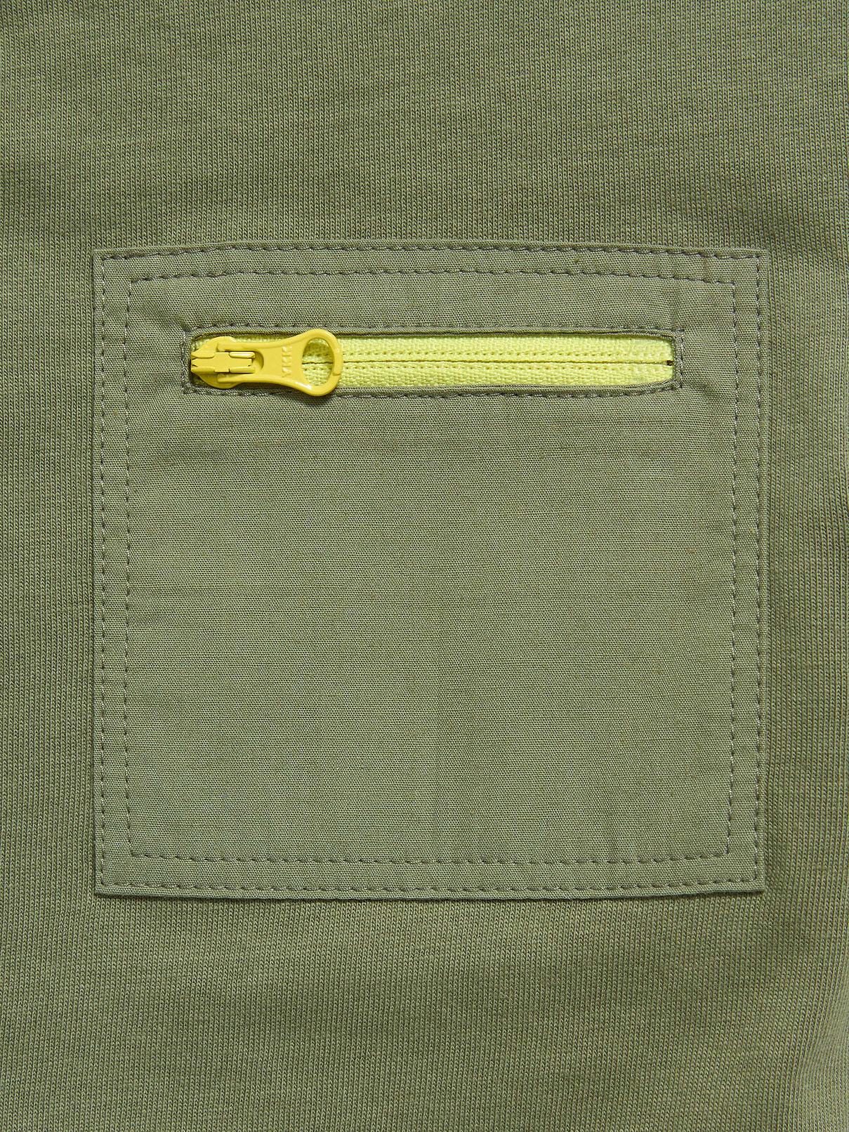 L'image numéro 2 présente T-shirt utilitaire surdimensionné à manches courtes et à poche pour tout-petit