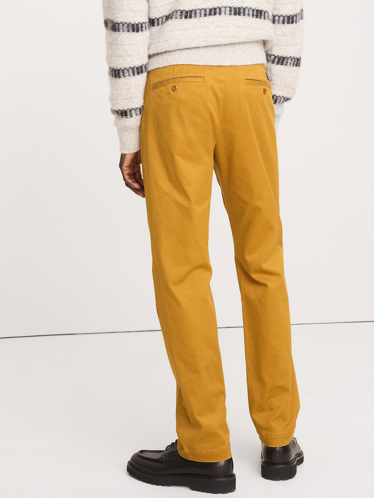 Straight Lived-In Chino | Banana Republic