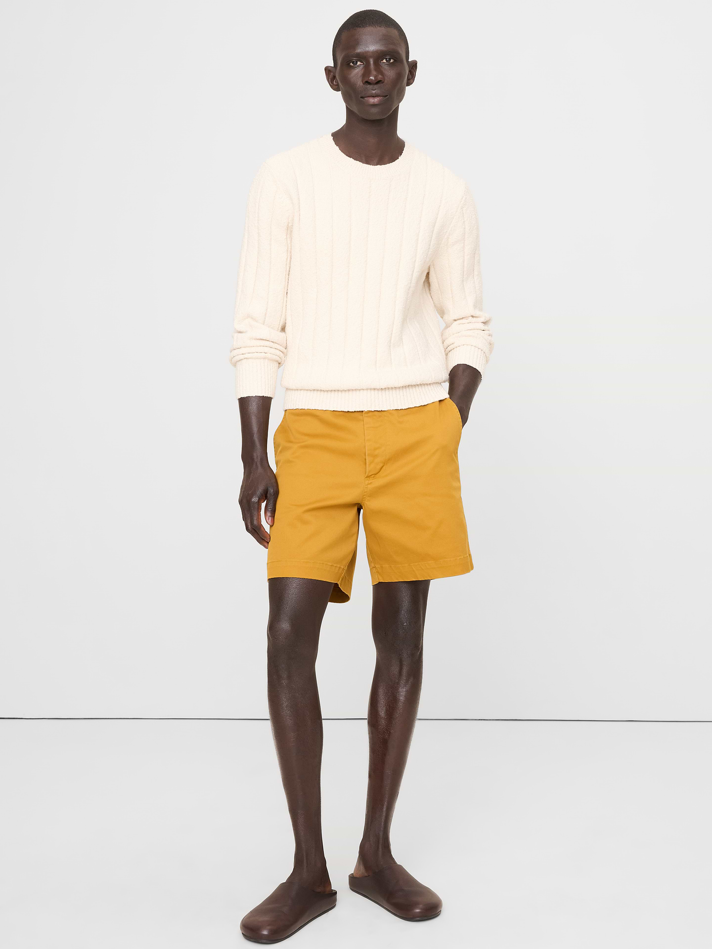 L'image numéro 1 présente Short en chino rodé, 18 cm 
