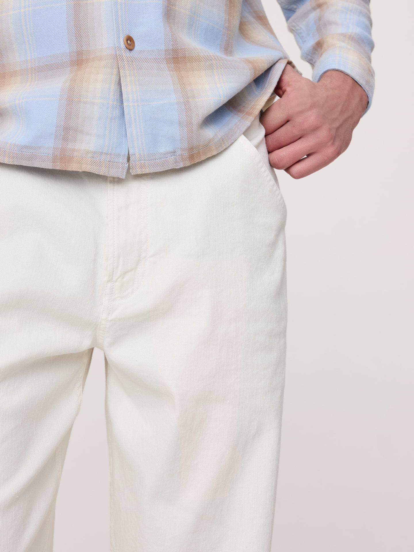 L'image numéro 6 présente Pantalon ample en coton et lin italien