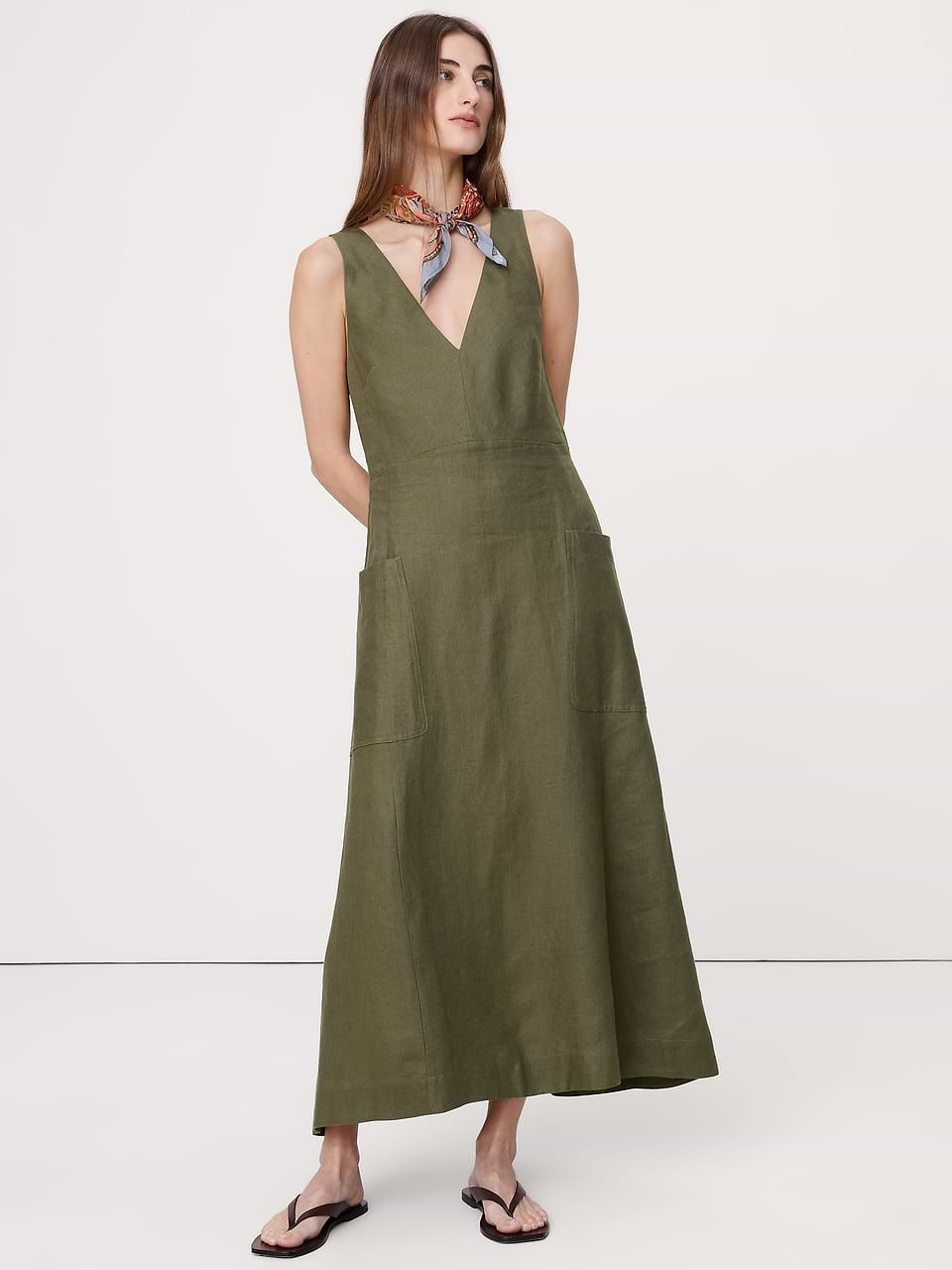 maxi dress with pockets Classic Strap Arctic White / L/XL Size US Size Equivalent Numeric Size Range XS/S US XSS 06 S/M US SM 410 M/L US ML 814 L/XL US LXL 1218 XL/XXL US XLXXL 1822+ Fit note Bow Voyage Maxi Sundress in