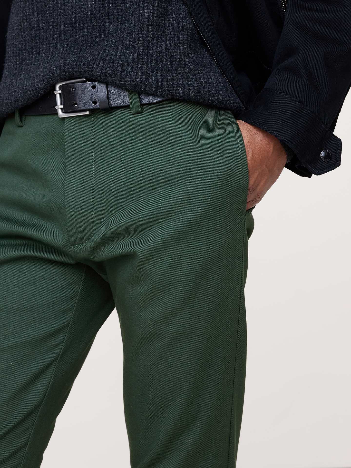 L'image numéro 3 présente Chino étroit en tissu italien extensible