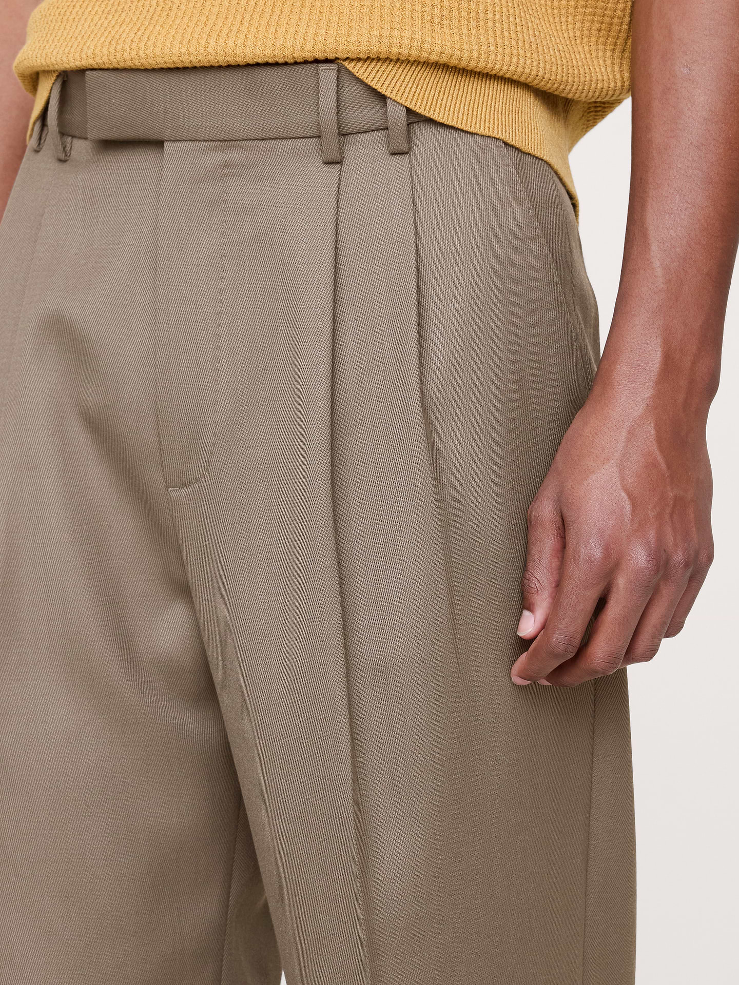 L'image numéro 7 présente Pantalon habillé droit en sergé plissé