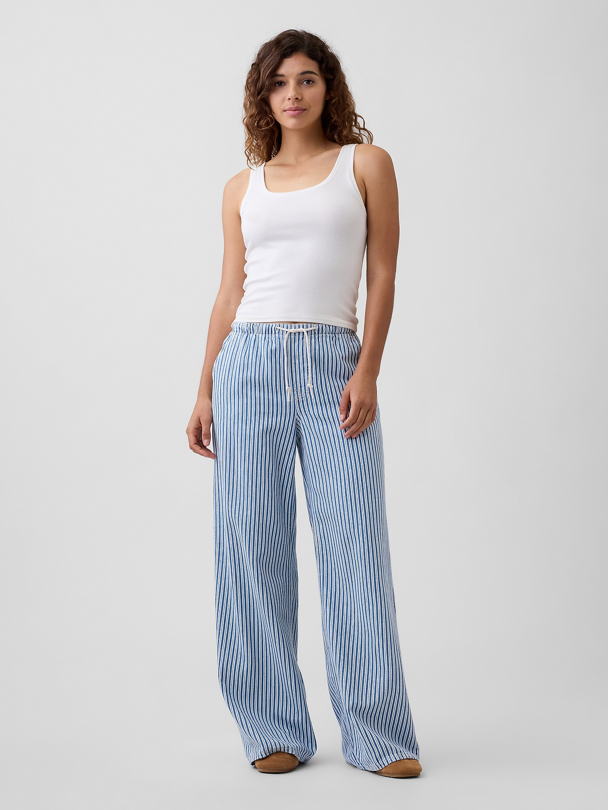 Mid Rise SuperLight Pull-On Wide-Leg Jeans | Gap Factory