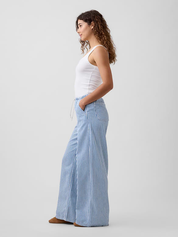 Mid Rise SuperLight Pull-On Wide-Leg Jeans