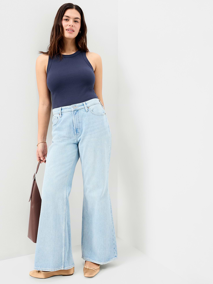 L'image numéro 3 présente Camisole courte moulante