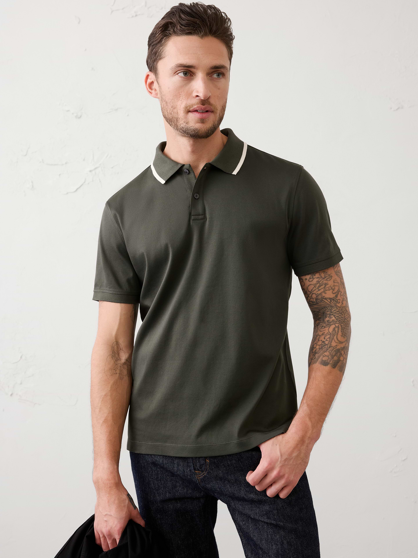 L'image numéro 1 présente Polo coupe standard Luxe ultra-doux aux couleurs contrastantes