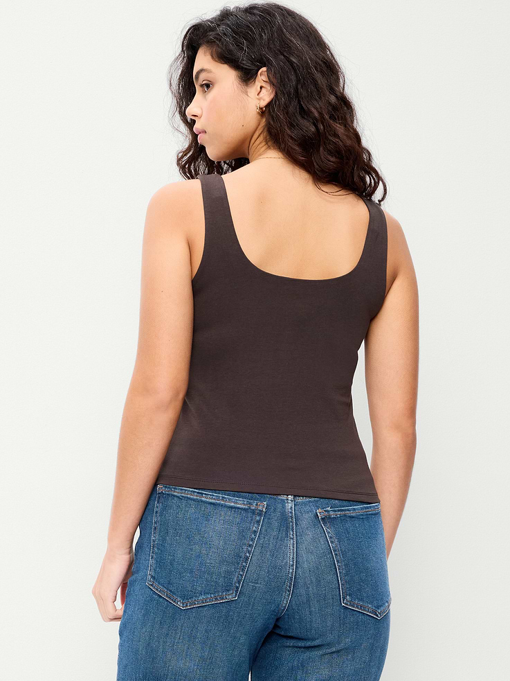 L'image numéro 7 présente Camisole à encolure dégagée en tissu sculptant double épaisseur