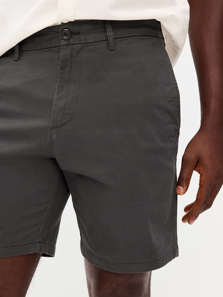 L'image numéro 4 présente Short Chino étroit Première nécessité à extensibilité intégrée, entrejambe de 20 cm