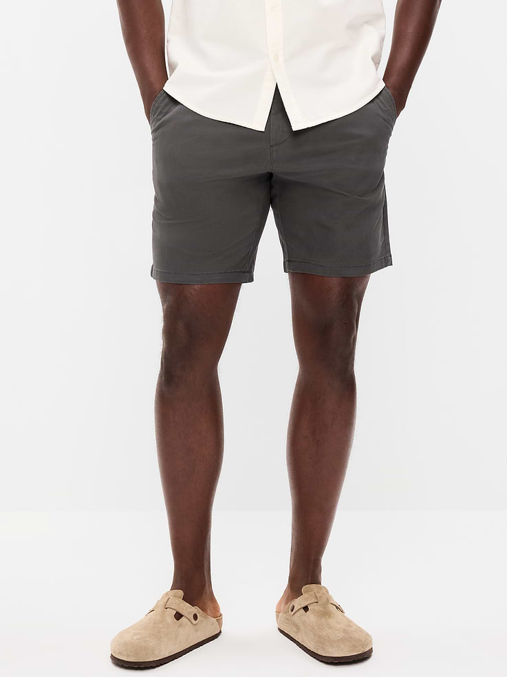 L'image numéro 2 présente Short Chino étroit Première nécessité à extensibilité intégrée, entrejambe de 20 cm