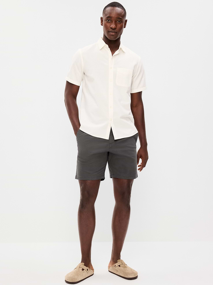 L'image numéro 1 présente Short Chino étroit Première nécessité à extensibilité intégrée, entrejambe de 20 cm